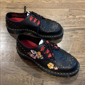 DR MARTENS